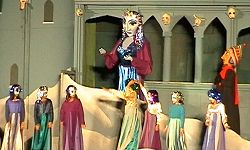 Queen with children